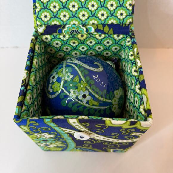 Vera Bradley Rhythm & Blues Print Hand Painted Glass Ornament Christmas 2011 - Picture 4 of 8